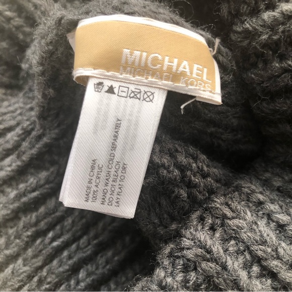 MICHAEL KORS Women's Cuffed Beanie with Michael Kors Emblem - Picture 2 of 9